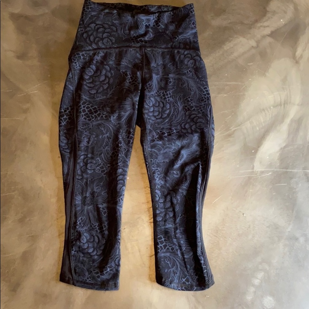 Lululemon capris - Picture 2 of 5